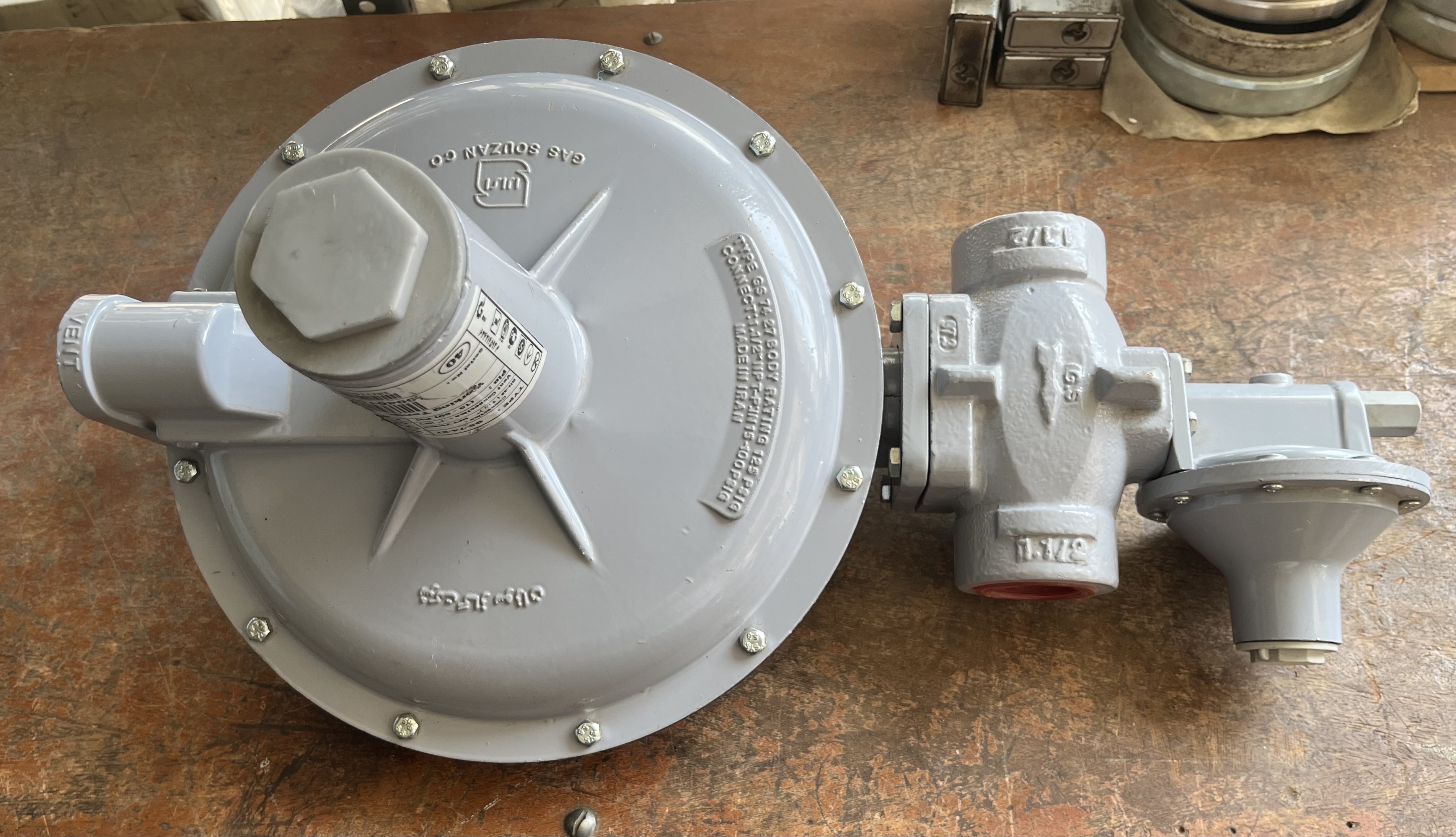 رگولاتور گاز شهری فشارشکن گاز خانگی اکبند گاز سوزان مدل رگلاتور ۴۰ متری یا رگلاتور ۴۰ متر مکعبی ۶۰ به ۱/۴ پوند گاز سوزان مخصوص سر علمک و خانگی و شهری – قیمت بروز شده ۱۴۰۴/۰۷/۲۶ مناسب حدود ۸ تا ۱۲ واحد مسکونی آپارتمان و ویلا