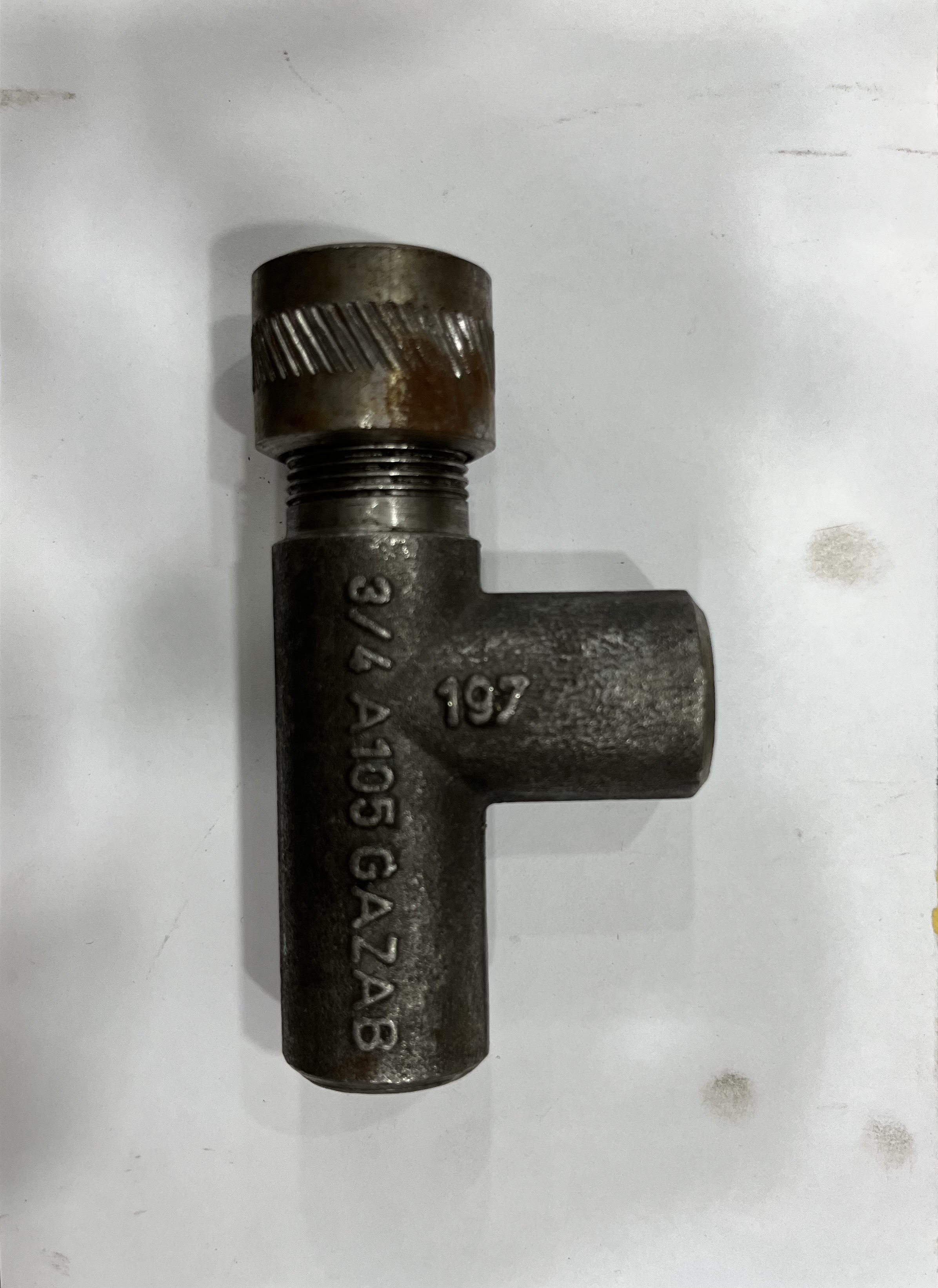 تی سرویس یا سه راهی انشعاب T Service T سرویس گاز فولادی دنده‌ای 3/4 اینچ A105 سایز 3/4 به 3/4 ضد نشتی گاز اب یا  تی سی یا gazab یا T.C